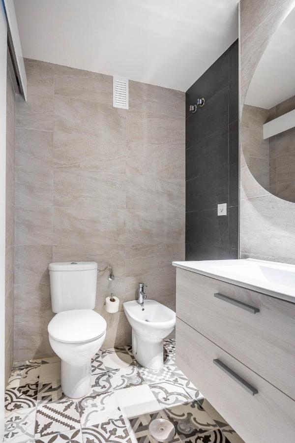Amplisimo Apartamento De Diseno Nuevo En El Corazon De Triana, Parking Included Seville Exterior photo